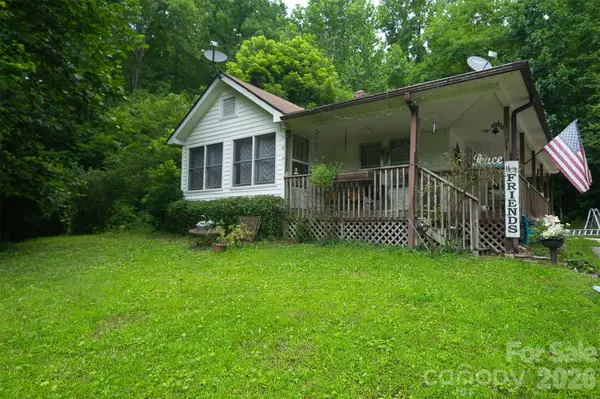 35 Lower Sand Branch RD, Black Mountain, NC 28711