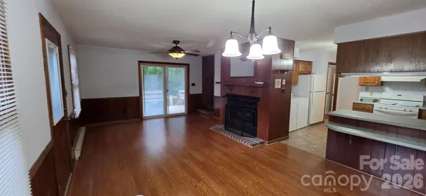 139 Little Creek LN, Glade Valley, NC 28627