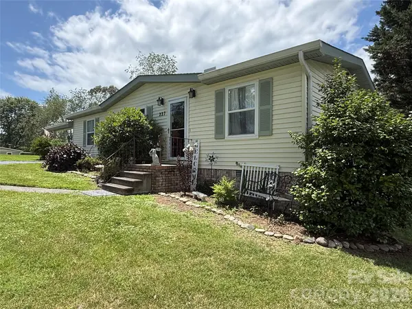 227 Cranbrook CIR, Hendersonville, NC 28792