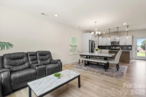 4627 Shattalon DR, Winston Salem, NC 27106