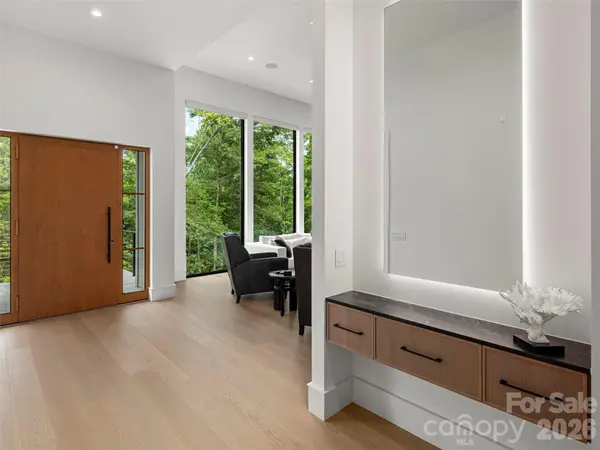 645 Walnut Valley Pkwy, Arden, NC 28704