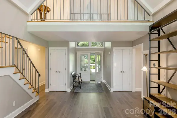 128 Overlook DR, Flat Rock, NC 28731