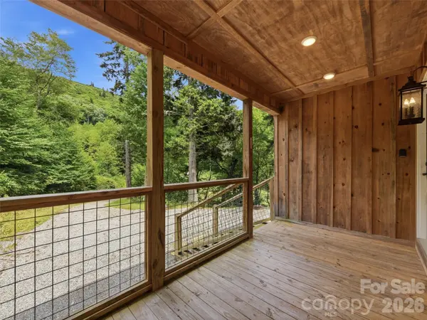 261 Yonah DR, Maggie Valley, NC 28751