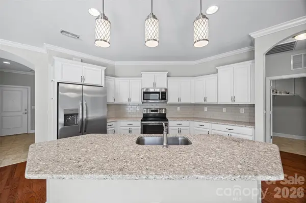 1140 Avalon PL, Matthews, NC 28104