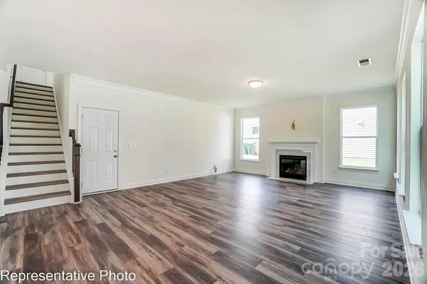 8474 Acadia Pkwy, Sherrills Ford, NC 28673