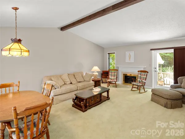 132 Cloverleaf LN, Asheville, NC 28803