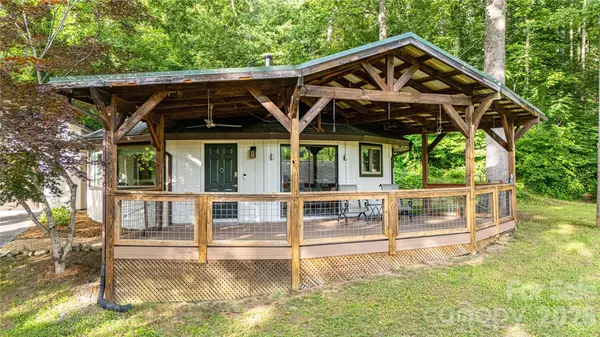 150 Freeman Knolls DR #6, Hendersonville, NC 28792