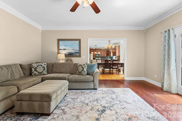 220 Lake Dale CT, Clemmons, NC 27012