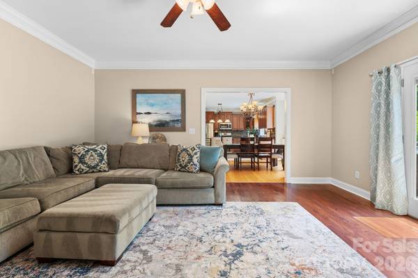 220 Lake Dale CT, Clemmons, NC 27012