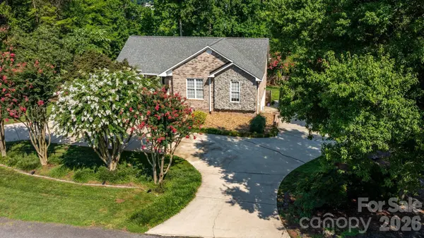4288 Harbor LN, Sherrills Ford, NC 28673