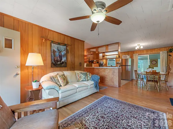 51 Atari RD, Waynesville, NC 28786