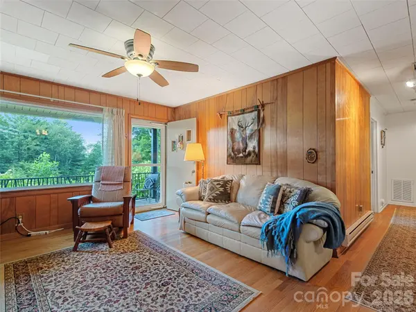 51 Atari RD, Waynesville, NC 28786