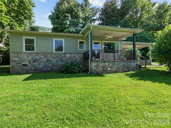 51 Atari RD, Waynesville, NC 28786