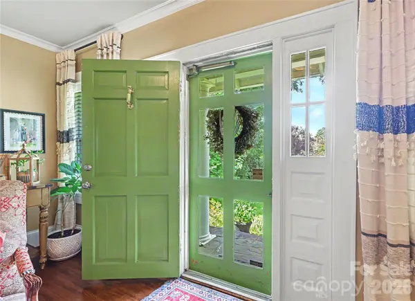 2527 Sharon RD, Charlotte, NC 28211