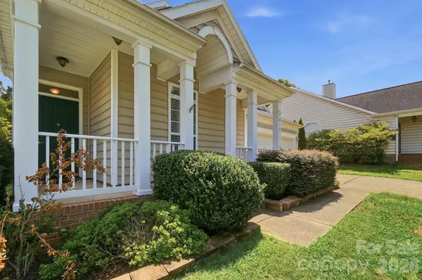 7015 Lenhart DR, Charlotte, NC 28226