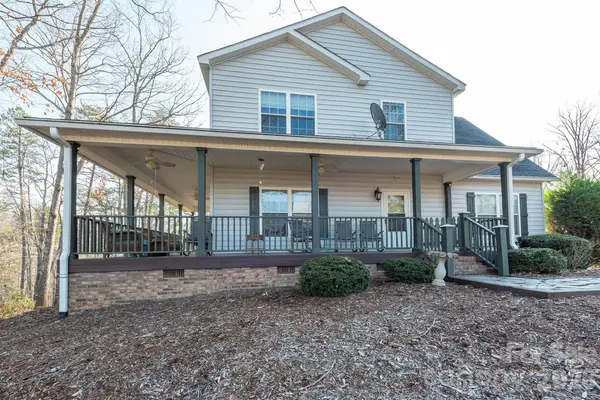 192 Buzzards PL, Lake Lure, NC 28746