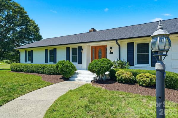 1335 Stoneyridge DR, Charlotte, NC 28214