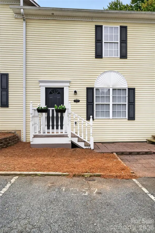 1057 19th ST NE, Hickory, NC 28601
