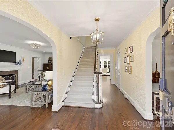 1642 Providence RD, Charlotte, NC 28207