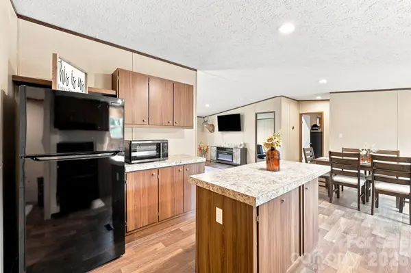 132 E View DR, Mars Hill, NC 28754
