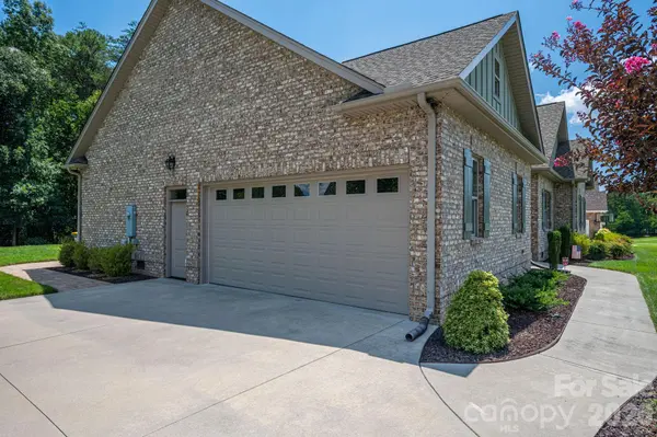 2474 Gateway LN, Lincolnton, NC 28092