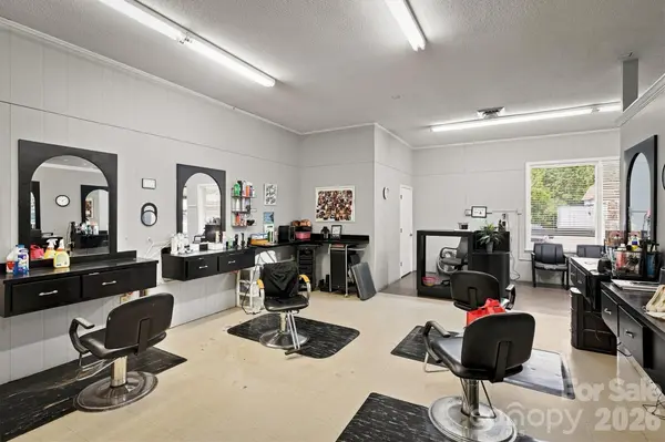 135 Fairway Shopping Center ST, Hudson, NC 28638
