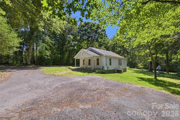 2155 Pa Jolly LN, Granite Falls, NC 28630