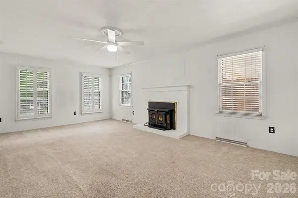 4221 Bridgewood LN, Charlotte, NC 28226