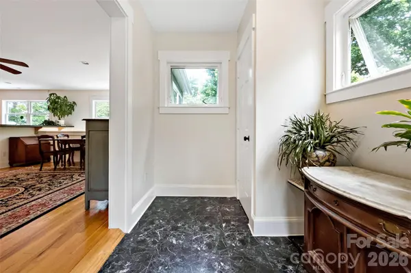 24 Browndale RD, Asheville, NC 28805
