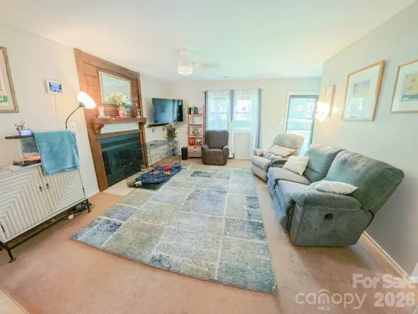 121 Wicklow DR, Asheville, NC 28806