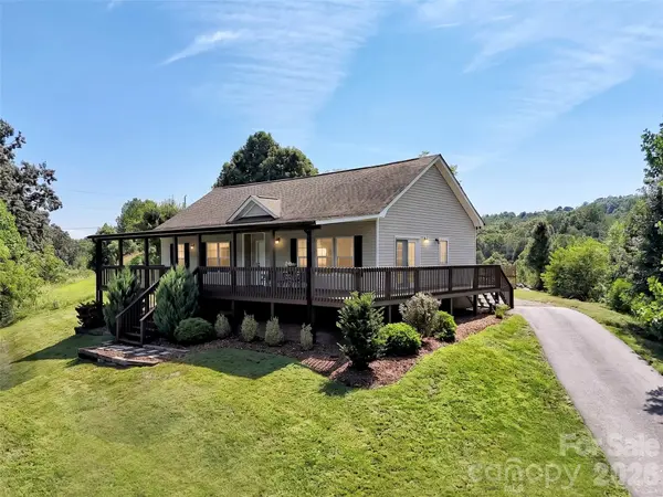 8 Worley Ridge TRL, Candler, NC 28715