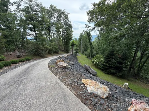 7795 Hwy 226a HWY, Little Switzerland, NC 28749