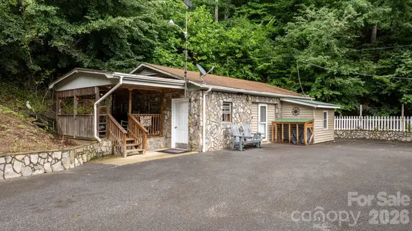 1755 F M Mclean PL, Lenoir, NC 28645