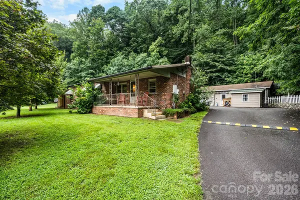 1755 F M Mclean PL, Lenoir, NC 28645