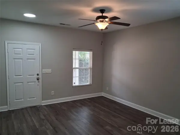 8214 Deodora Cedar LN, Charlotte, NC 28215