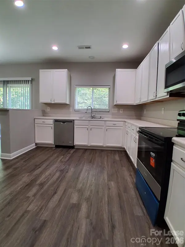 8214 Deodora Cedar LN, Charlotte, NC 28215
