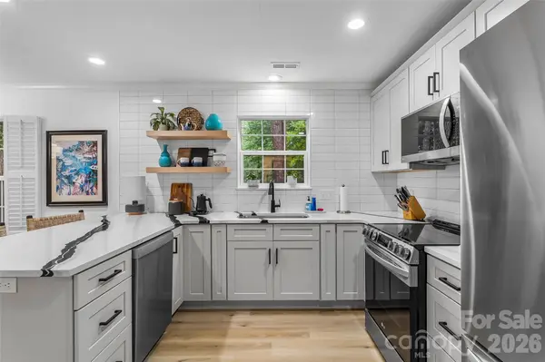 19 Willowick DR, Asheville, NC 28803