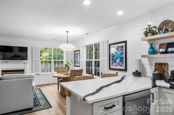 19 Willowick DR, Asheville, NC 28803