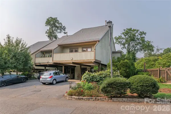 30 Maple Ridge LN, Asheville, NC 28806