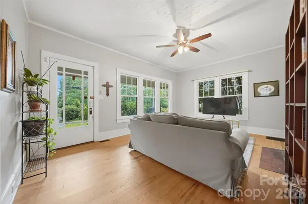 211 Lenoir ST, Morganton, NC 28655