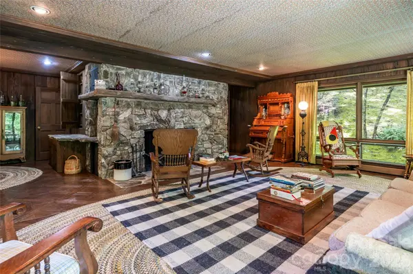 511 Mcclure Creek RD, Canton, NC 28716