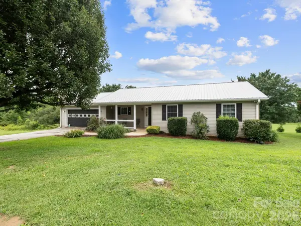 11 Cathy CT, Hendersonville, NC 28792