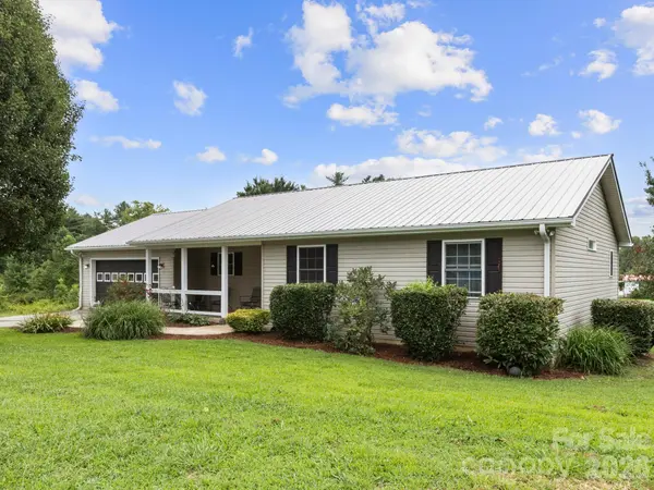 11 Cathy CT, Hendersonville, NC 28792