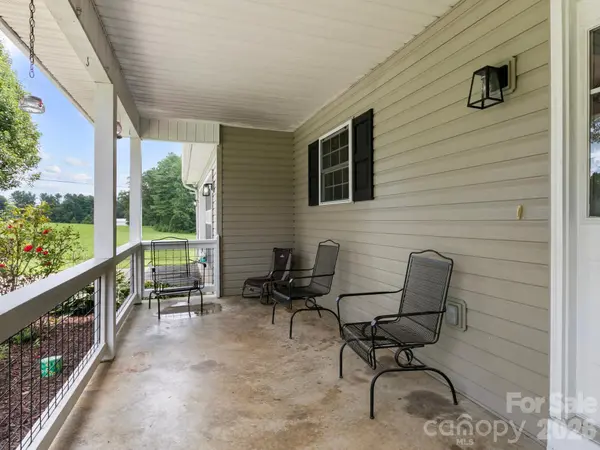 11 Cathy CT, Hendersonville, NC 28792