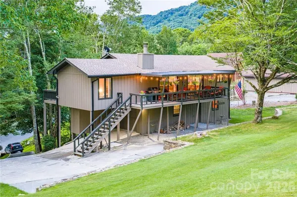 107 Grassy Gap Loop RD, Beech Mountain, NC 28604