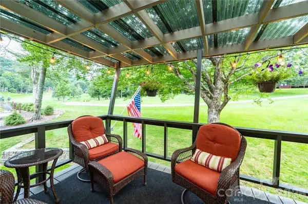 107 Grassy Gap Loop RD, Beech Mountain, NC 28604