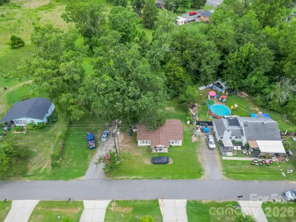 2223 Mingus Cabin LN, Charlotte, NC 28214