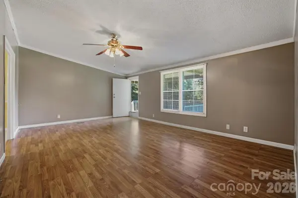 3006 Reba Cardwell LN, Lenoir, NC 28645