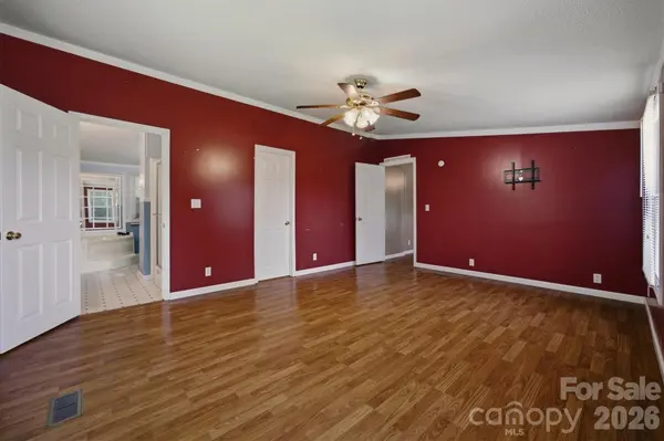3006 Reba Cardwell LN, Lenoir, NC 28645