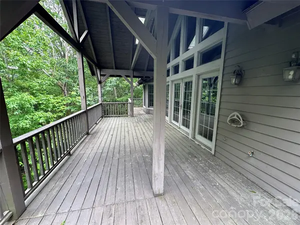 880 W Rochester DR, Cashiers, NC 28717